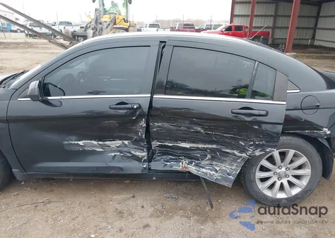 2010 Chrysler Sebring Limited z USA, uszkodzony, nr VIN 1C3CC5FB2AN152607